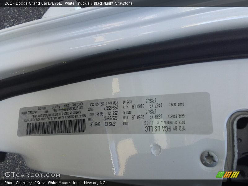 White Knuckle / Black/Light Graystone 2017 Dodge Grand Caravan SE