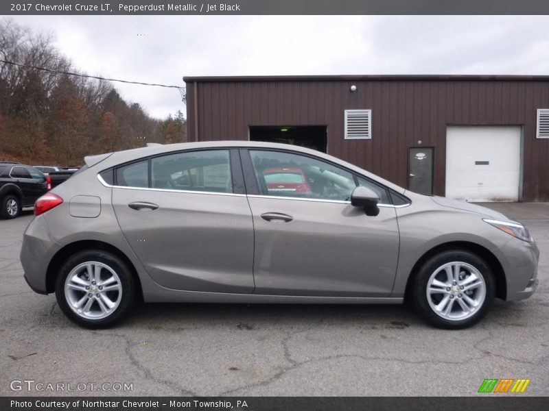 Pepperdust Metallic / Jet Black 2017 Chevrolet Cruze LT