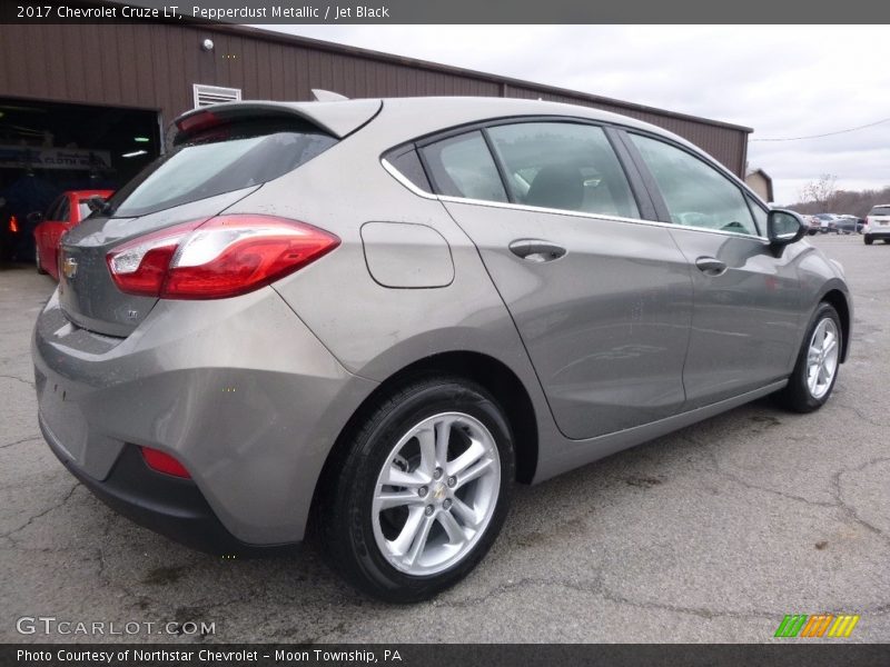 Pepperdust Metallic / Jet Black 2017 Chevrolet Cruze LT