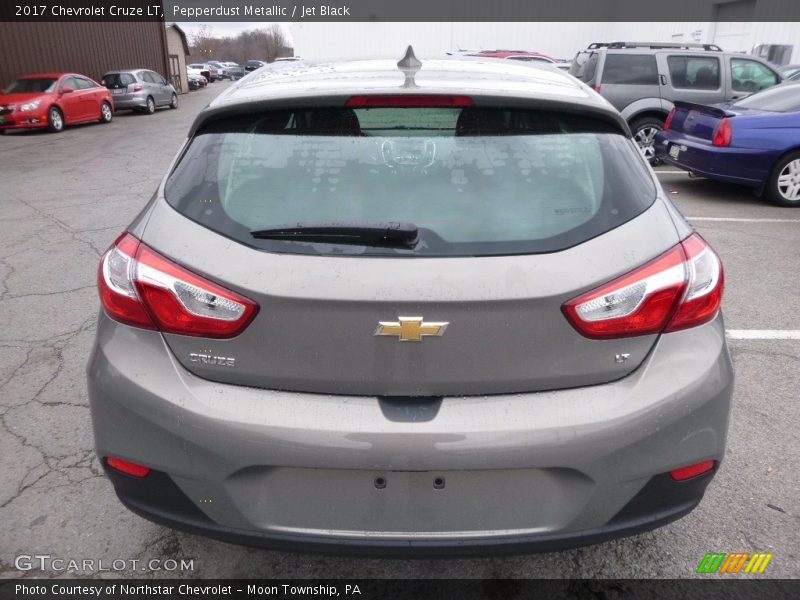 Pepperdust Metallic / Jet Black 2017 Chevrolet Cruze LT