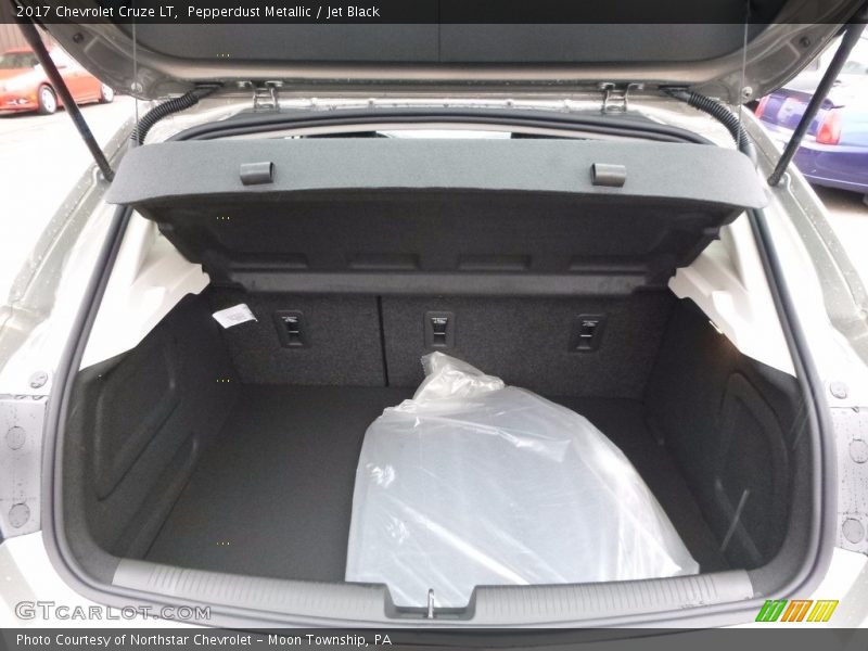 Pepperdust Metallic / Jet Black 2017 Chevrolet Cruze LT