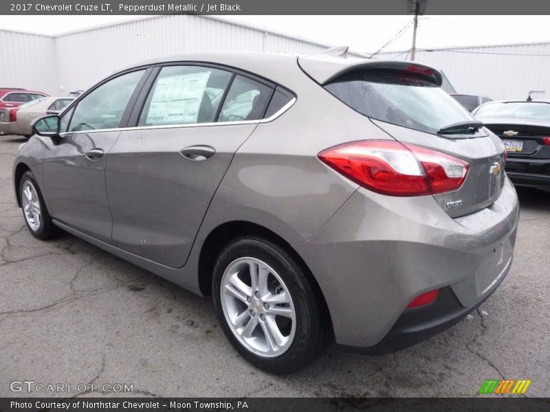 Pepperdust Metallic / Jet Black 2017 Chevrolet Cruze LT