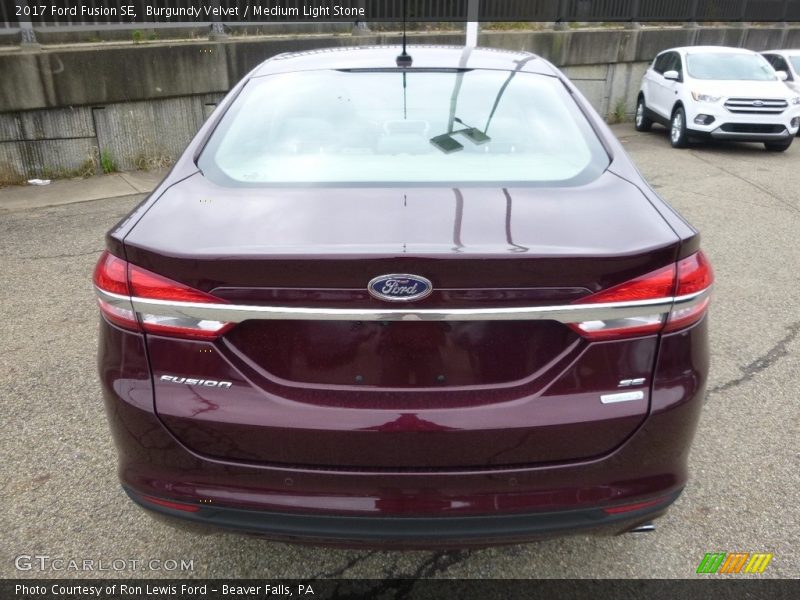 Burgundy Velvet / Medium Light Stone 2017 Ford Fusion SE
