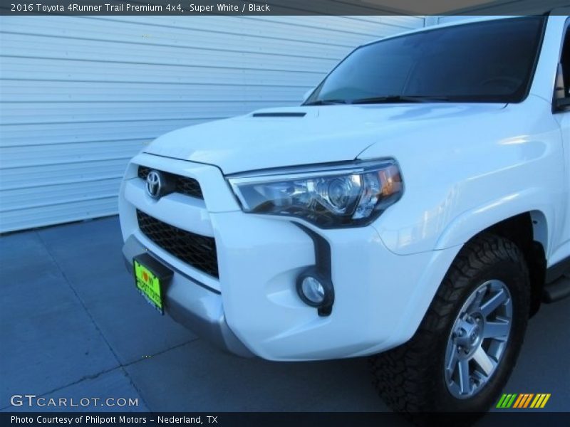 Super White / Black 2016 Toyota 4Runner Trail Premium 4x4