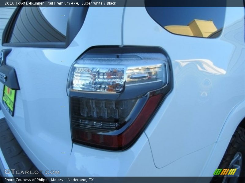 Super White / Black 2016 Toyota 4Runner Trail Premium 4x4