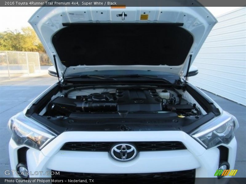 Super White / Black 2016 Toyota 4Runner Trail Premium 4x4