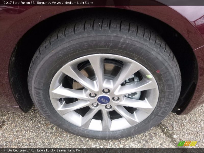 Burgundy Velvet / Medium Light Stone 2017 Ford Fusion SE
