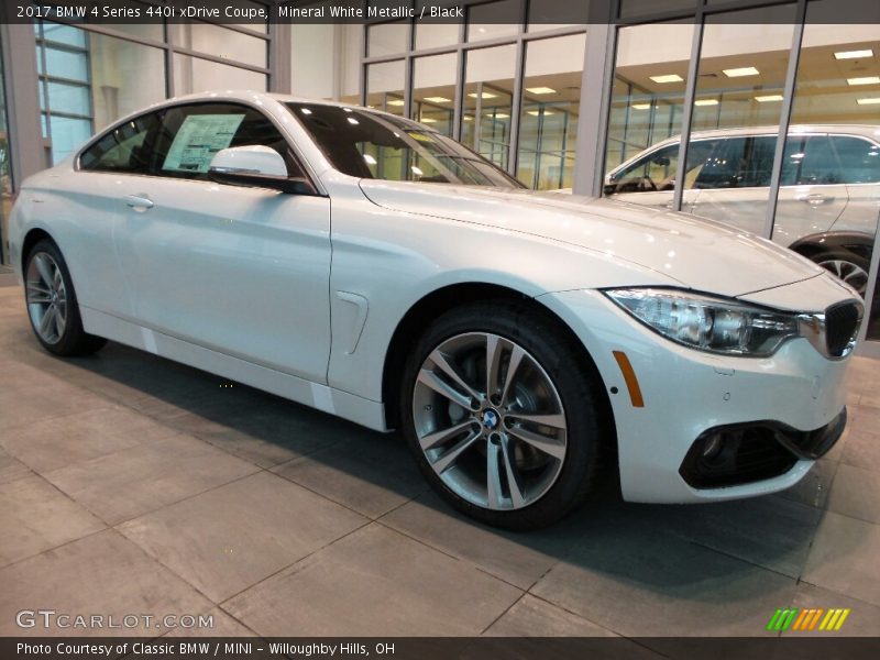 Front 3/4 View of 2017 4 Series 440i xDrive Coupe