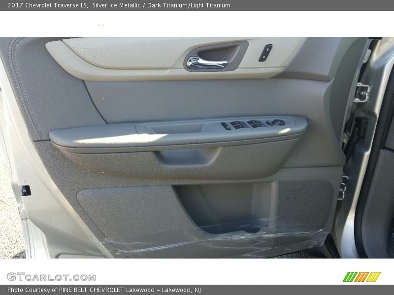 Silver Ice Metallic / Dark Titanium/Light Titanium 2017 Chevrolet Traverse LS