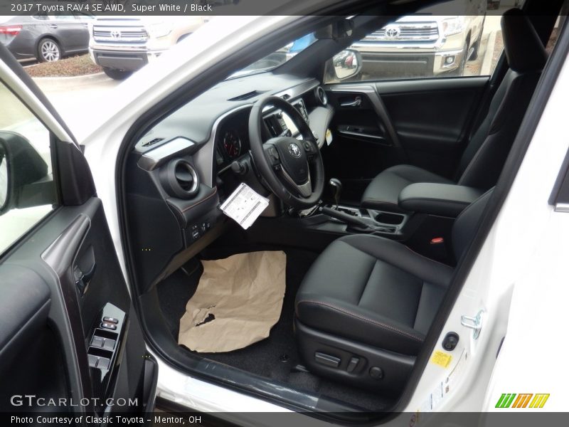 Super White / Black 2017 Toyota RAV4 SE AWD