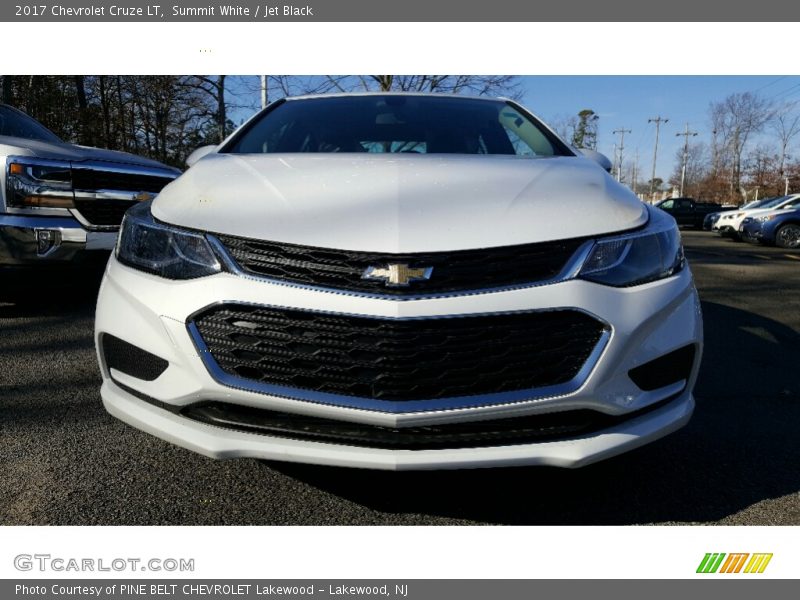 Summit White / Jet Black 2017 Chevrolet Cruze LT