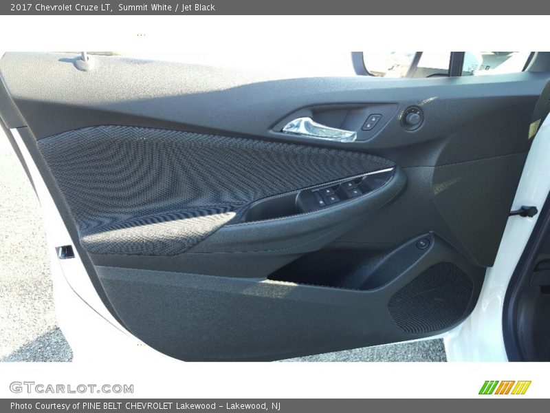 Summit White / Jet Black 2017 Chevrolet Cruze LT
