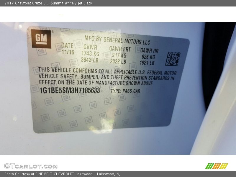 Summit White / Jet Black 2017 Chevrolet Cruze LT