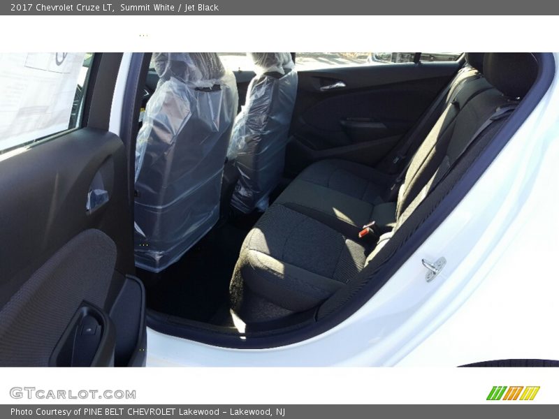 Summit White / Jet Black 2017 Chevrolet Cruze LT