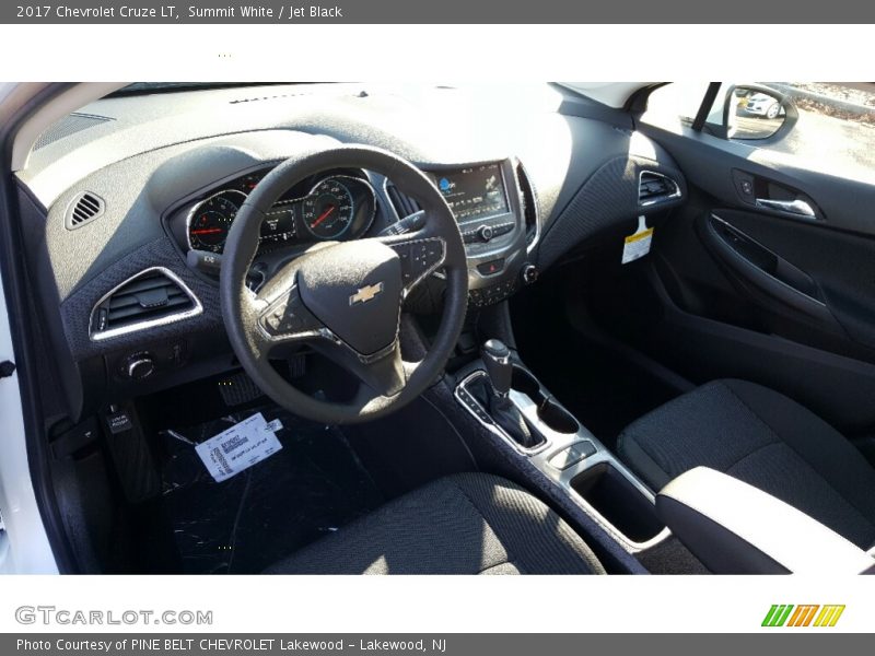 Summit White / Jet Black 2017 Chevrolet Cruze LT