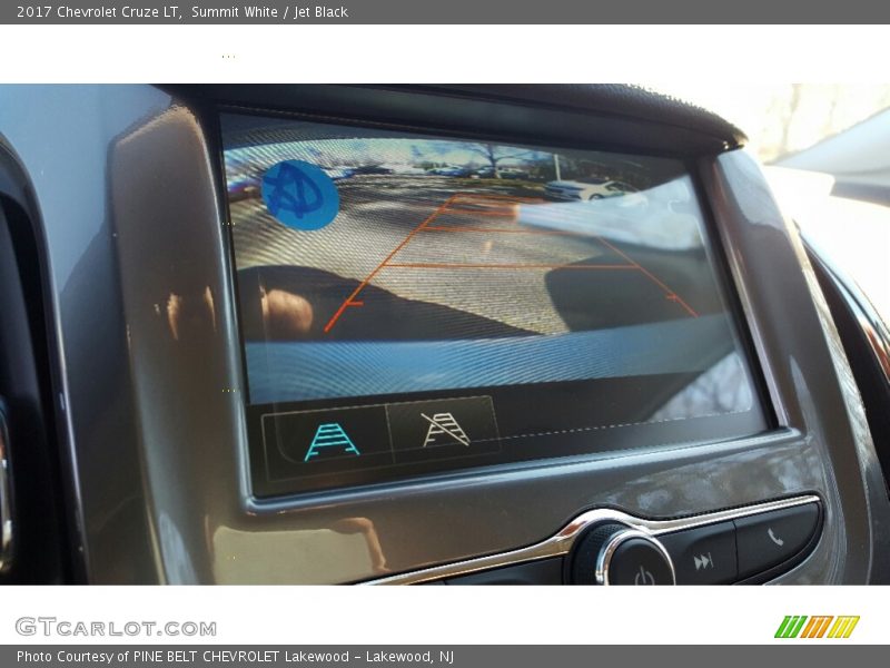 Summit White / Jet Black 2017 Chevrolet Cruze LT