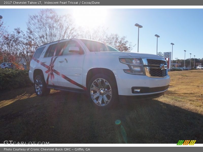 Iridescent Pearl Tricoat / Cocoa/Dune 2017 Chevrolet Tahoe LT