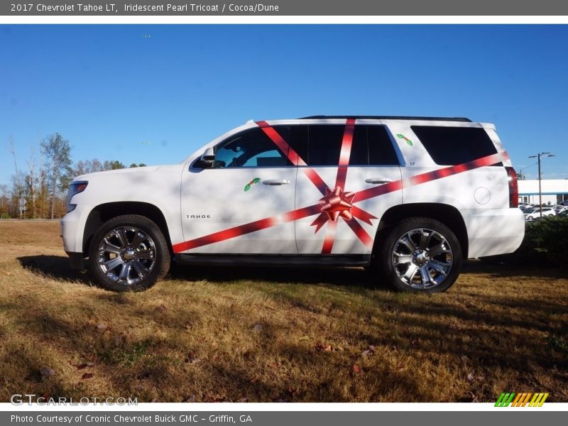 Iridescent Pearl Tricoat / Cocoa/Dune 2017 Chevrolet Tahoe LT