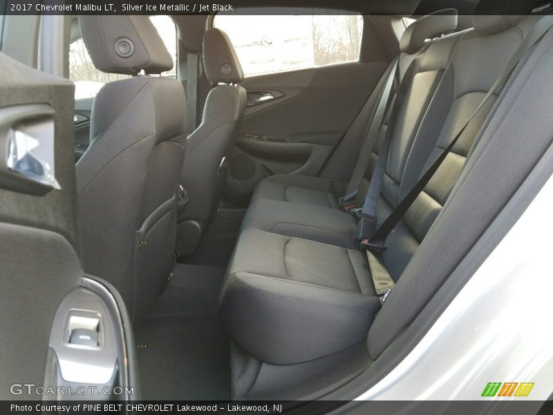 Silver Ice Metallic / Jet Black 2017 Chevrolet Malibu LT