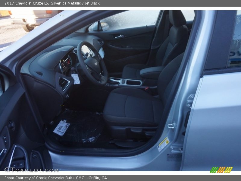 Silver Ice Metallic / Jet Black 2017 Chevrolet Cruze LS