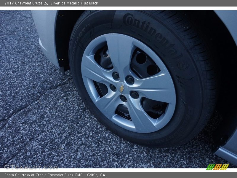 Silver Ice Metallic / Jet Black 2017 Chevrolet Cruze LS