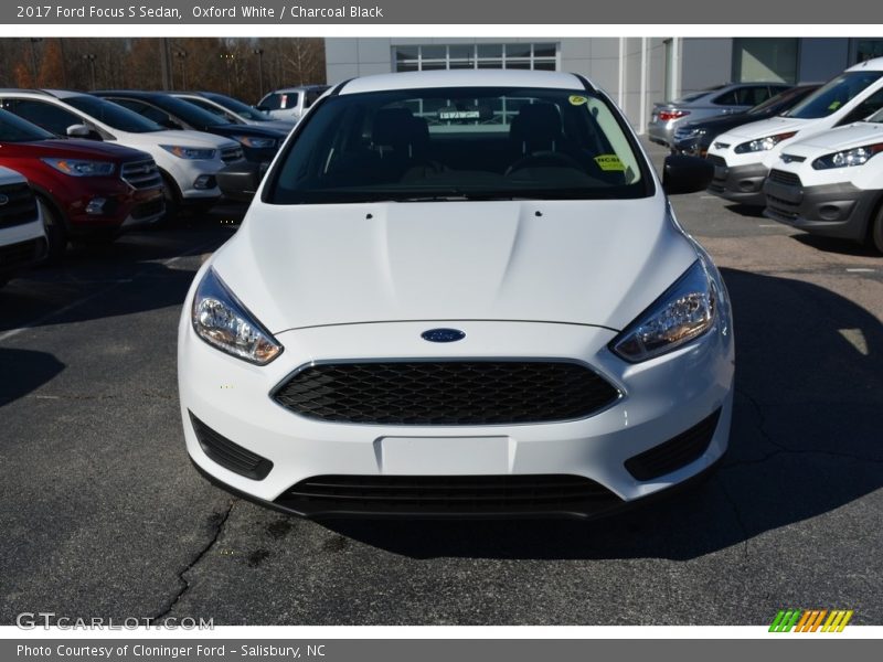 Oxford White / Charcoal Black 2017 Ford Focus S Sedan