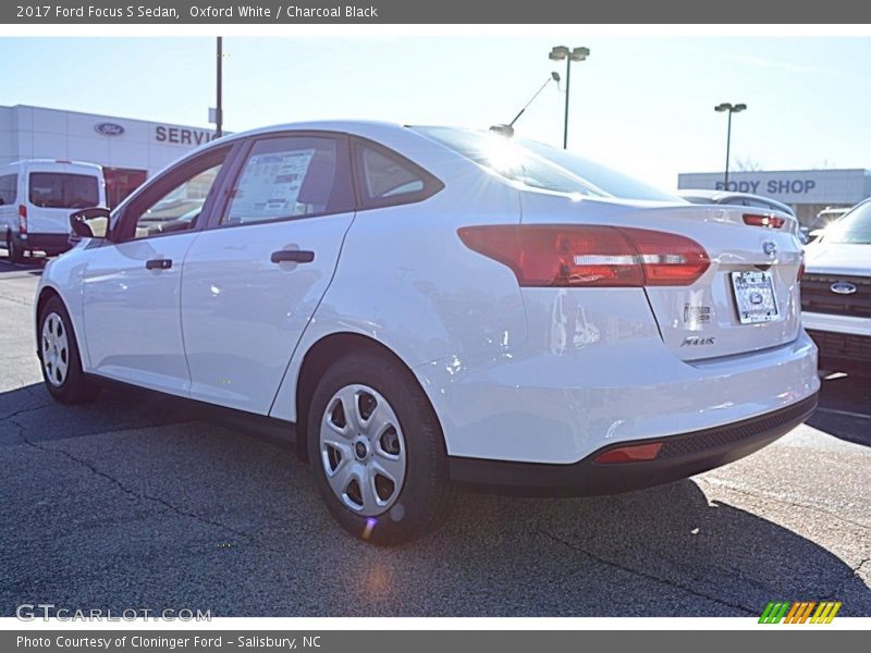 Oxford White / Charcoal Black 2017 Ford Focus S Sedan