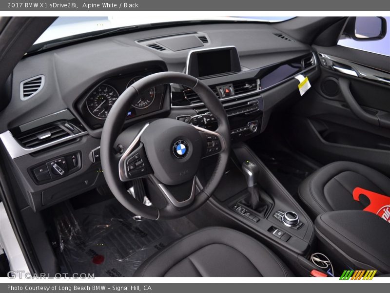 Alpine White / Black 2017 BMW X1 sDrive28i