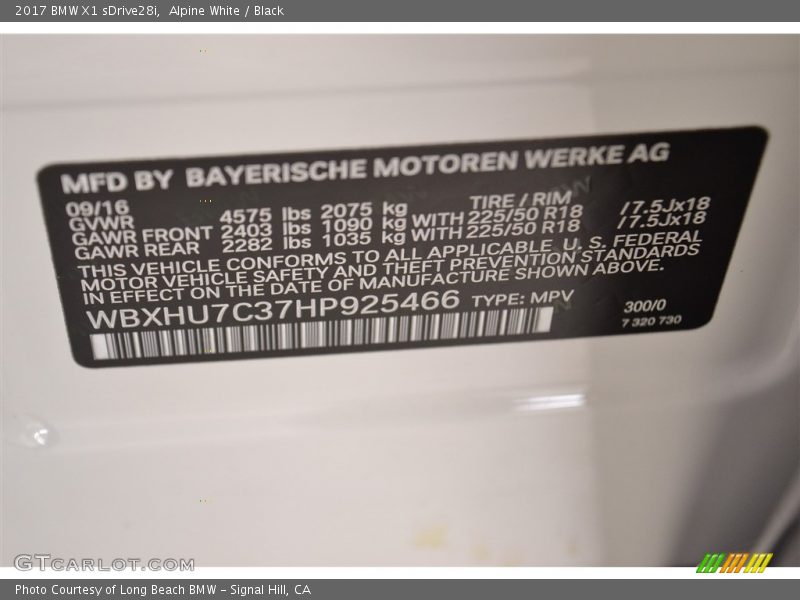 Alpine White / Black 2017 BMW X1 sDrive28i