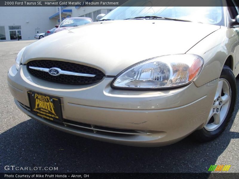 Harvest Gold Metallic / Medium Parchment 2000 Ford Taurus SE
