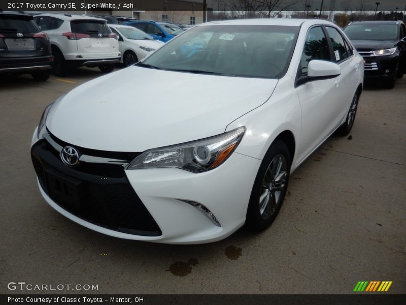 Super White / Ash 2017 Toyota Camry SE