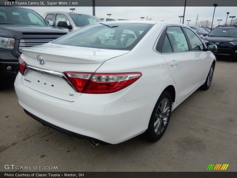 Super White / Ash 2017 Toyota Camry SE