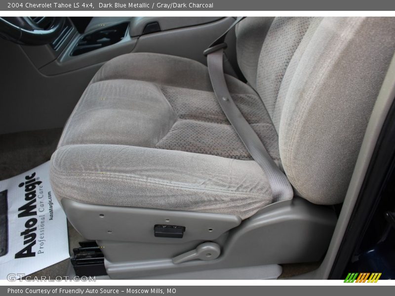 Dark Blue Metallic / Gray/Dark Charcoal 2004 Chevrolet Tahoe LS 4x4