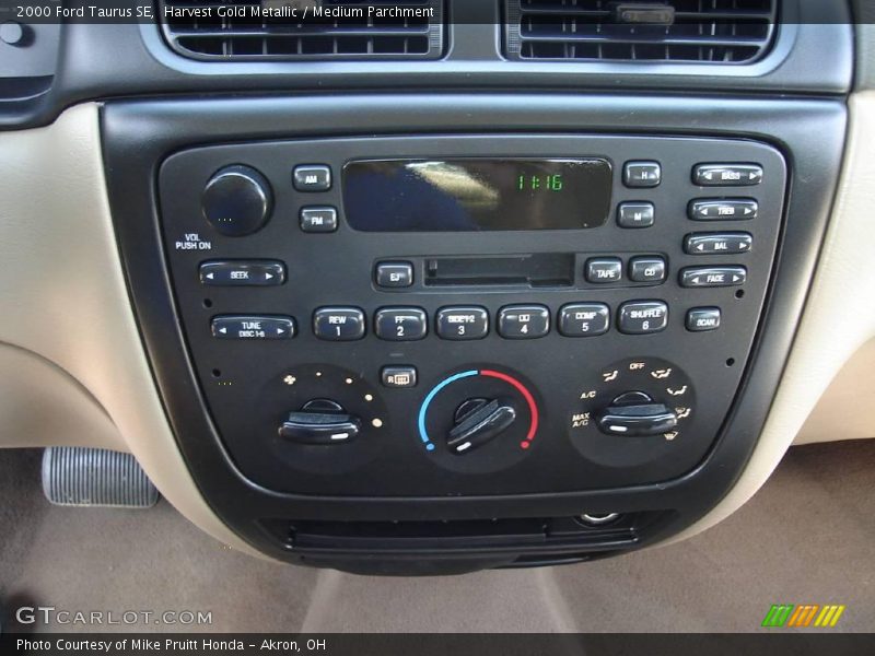 Harvest Gold Metallic / Medium Parchment 2000 Ford Taurus SE