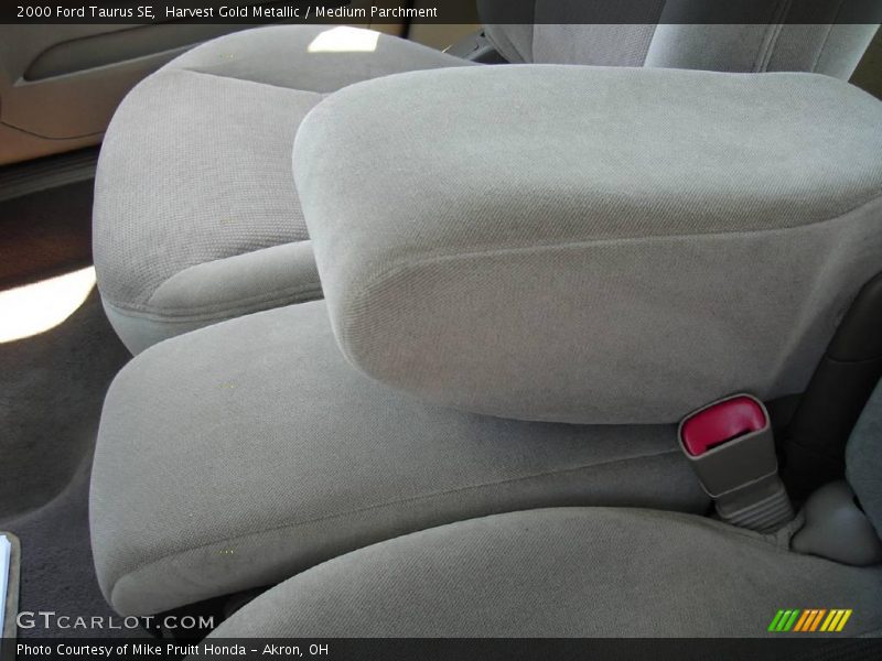 Harvest Gold Metallic / Medium Parchment 2000 Ford Taurus SE