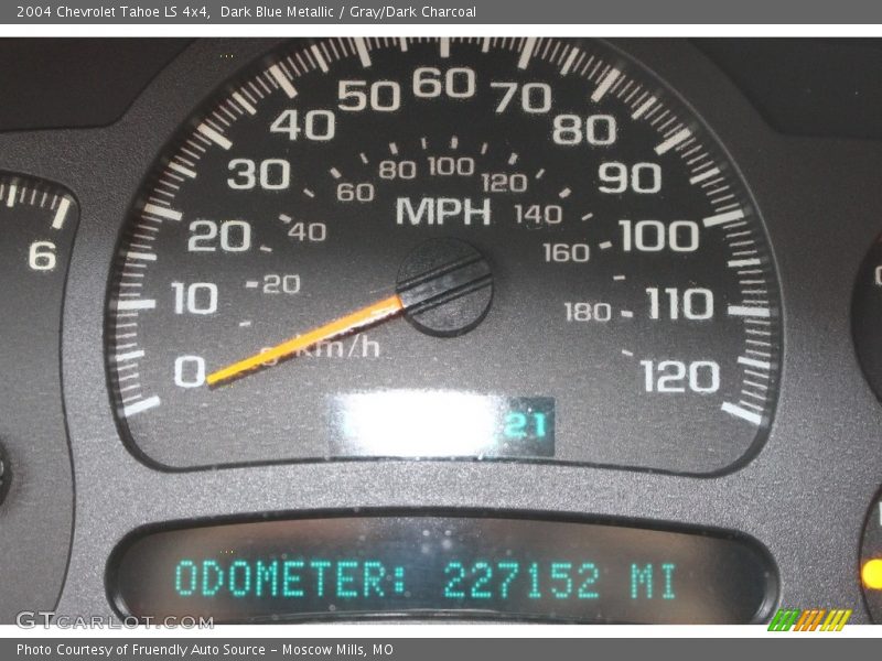 Dark Blue Metallic / Gray/Dark Charcoal 2004 Chevrolet Tahoe LS 4x4