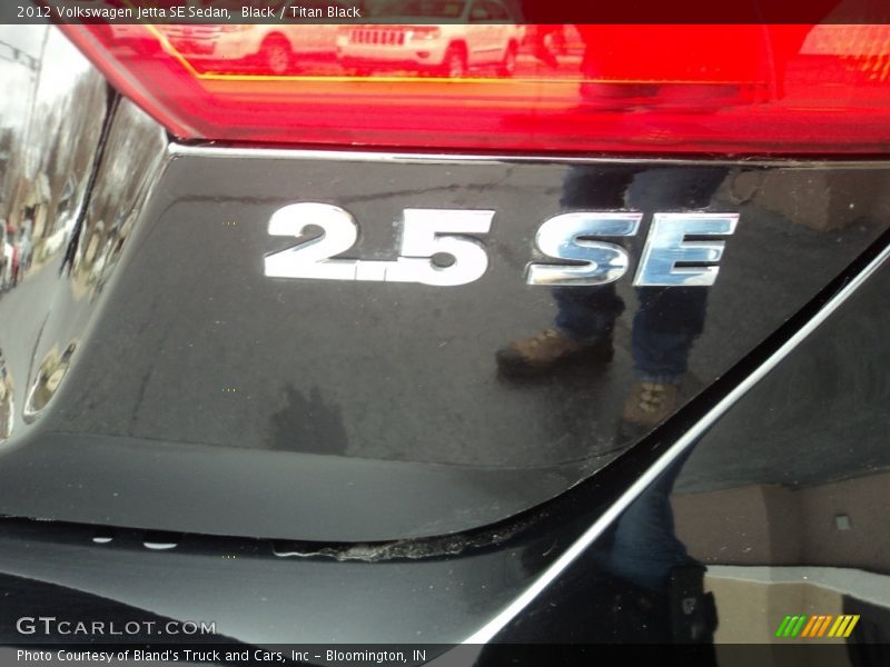 Black / Titan Black 2012 Volkswagen Jetta SE Sedan