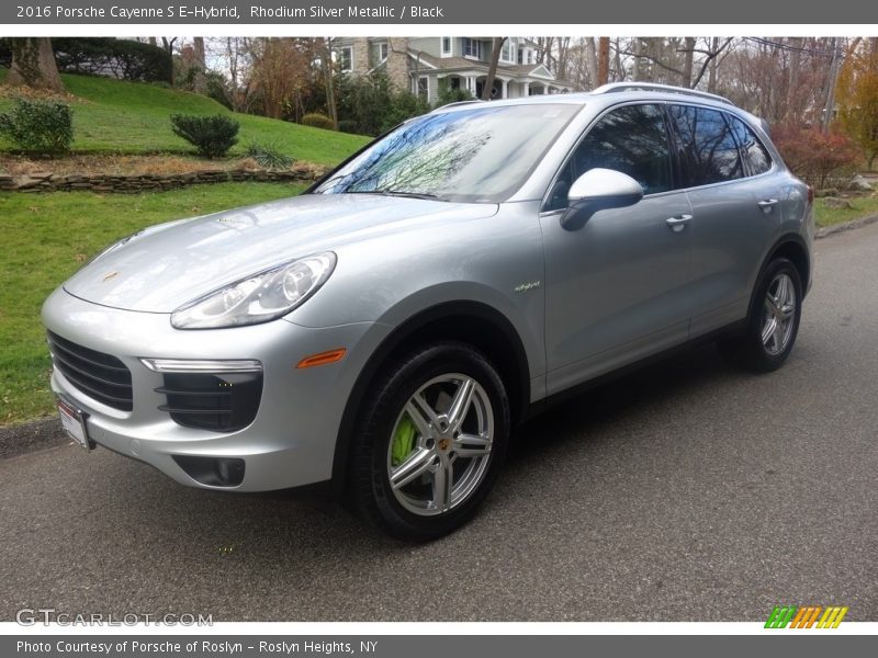 Front 3/4 View of 2016 Cayenne S E-Hybrid