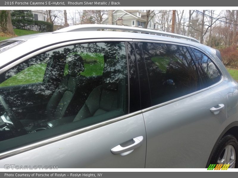 Rhodium Silver Metallic / Black 2016 Porsche Cayenne S E-Hybrid