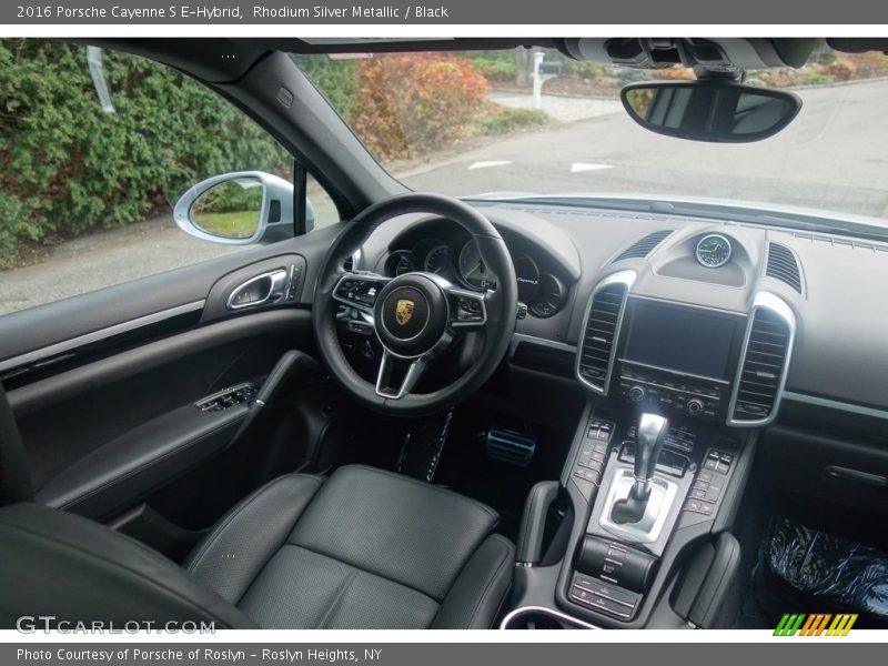 Dashboard of 2016 Cayenne S E-Hybrid