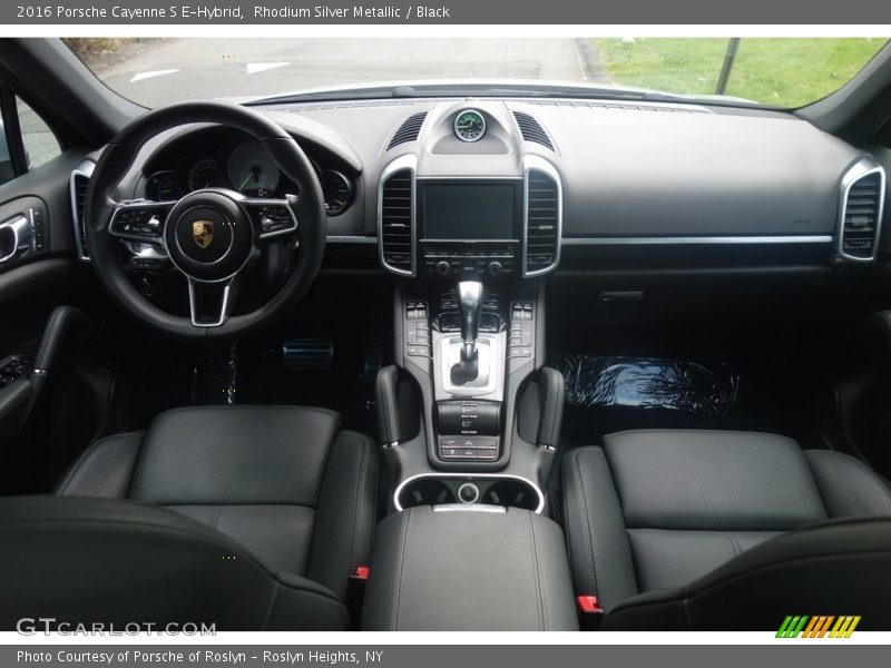 Dashboard of 2016 Cayenne S E-Hybrid