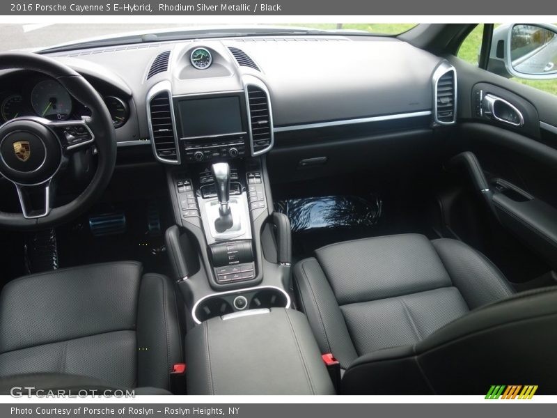 Dashboard of 2016 Cayenne S E-Hybrid