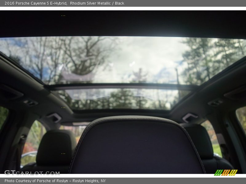 Sunroof of 2016 Cayenne S E-Hybrid