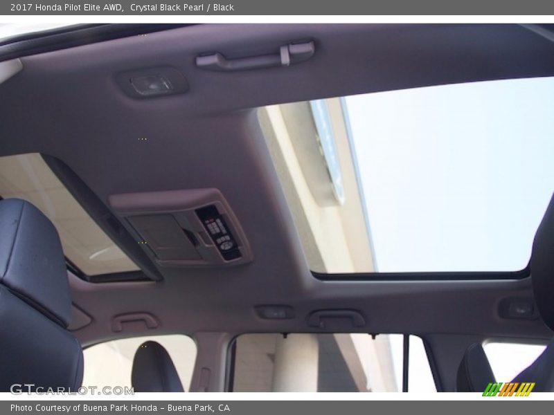 Sunroof of 2017 Pilot Elite AWD