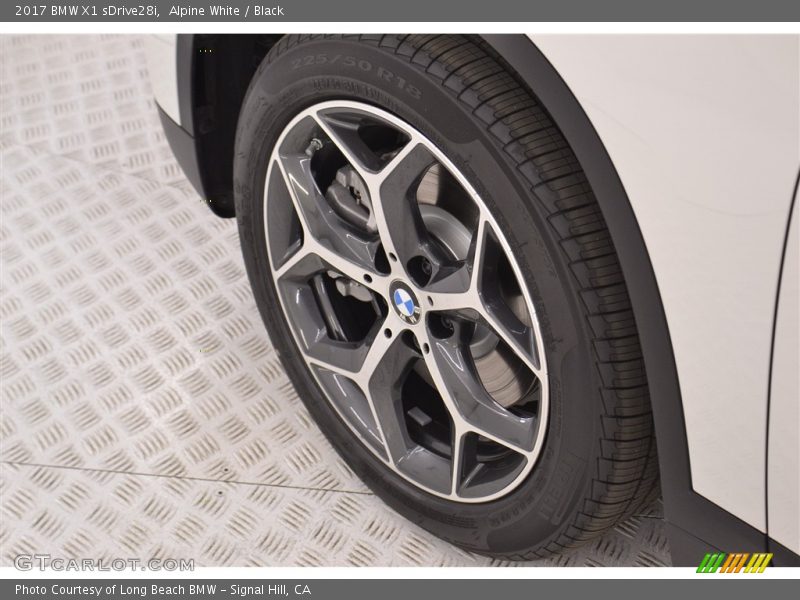 Alpine White / Black 2017 BMW X1 sDrive28i