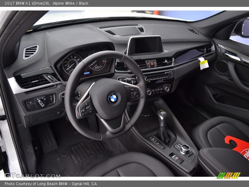 Alpine White / Black 2017 BMW X1 sDrive28i