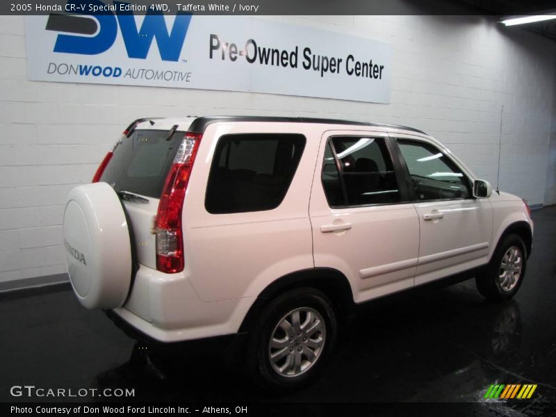 Taffeta White / Ivory 2005 Honda CR-V Special Edition 4WD