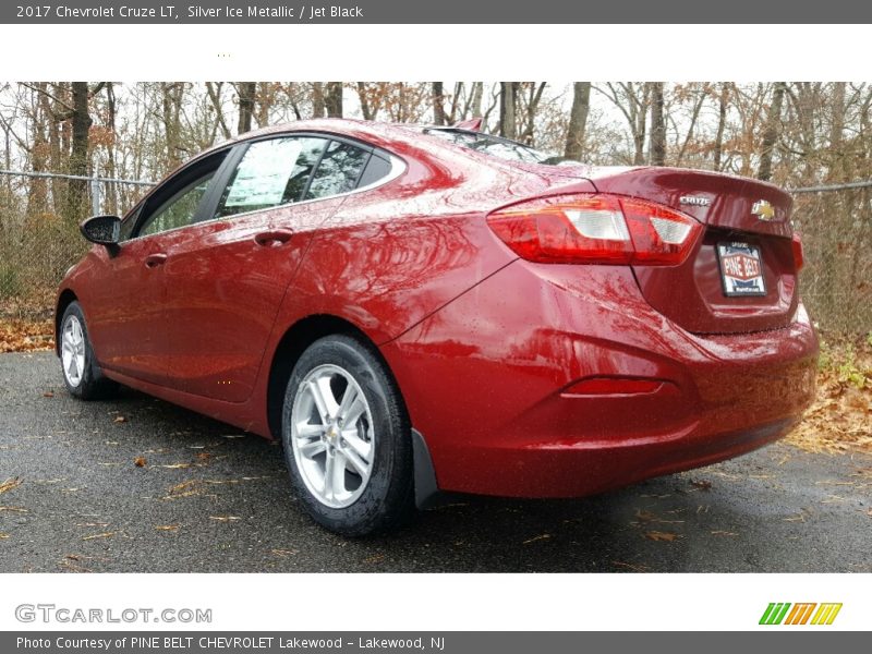 Silver Ice Metallic / Jet Black 2017 Chevrolet Cruze LT