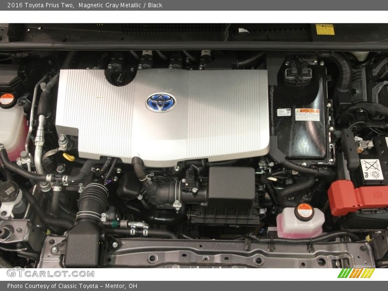 Magnetic Gray Metallic / Black 2016 Toyota Prius Two