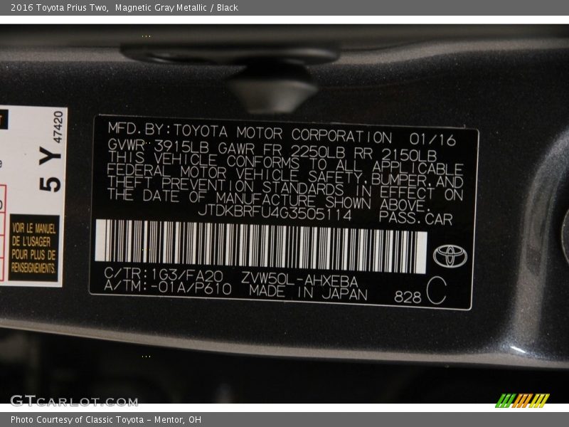 Magnetic Gray Metallic / Black 2016 Toyota Prius Two